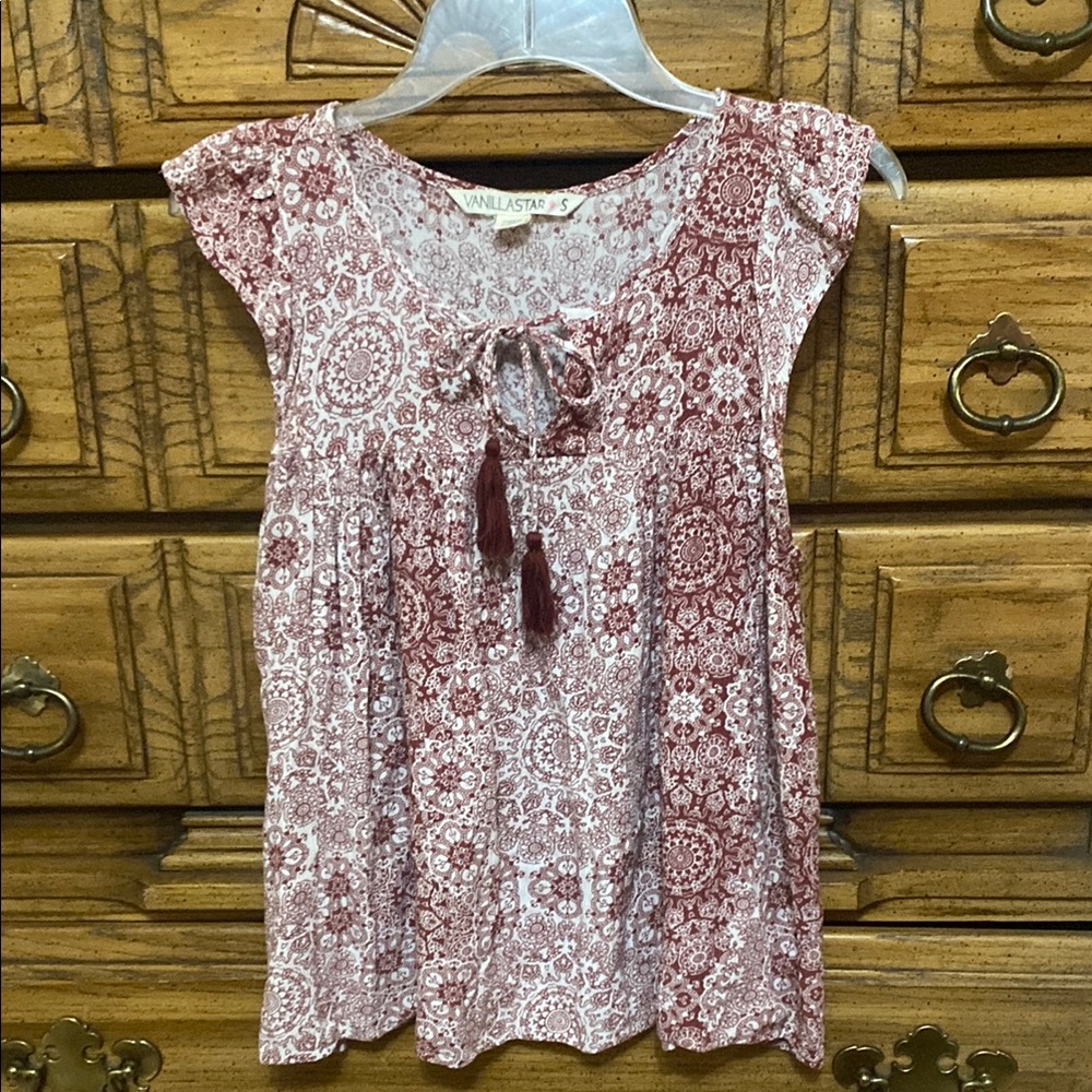 🔥Wish It Was Summer Sale🔥 Vanilla Star Women’s Top Burgundy and White Size Small
